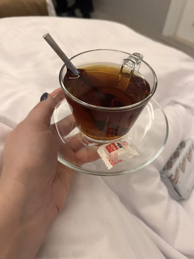 İnce belli bardakta Türk çayı