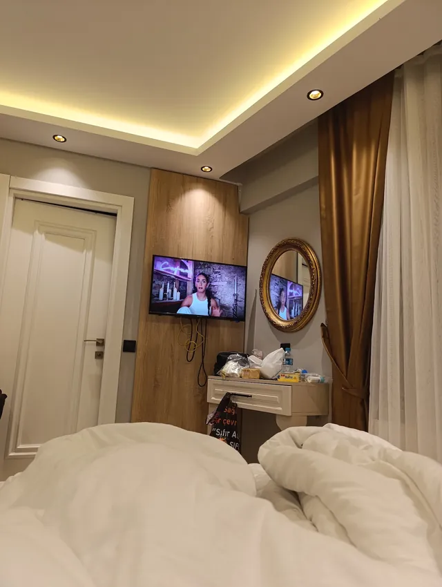 Televizyon ve makyaj masalı oda