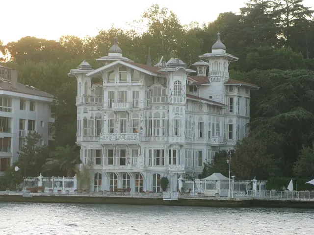 Boğaz Köyleri (Arnavutköy, Bebek, Rumelihisarı, Emirgan)
